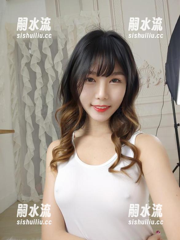 抖娘利世的售楼小姐原图，好像每次都能激发不同的壁纸风格呢！