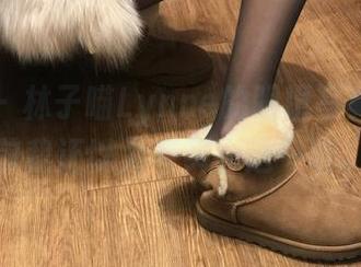 微密圈 – 林子喵Lynne的眼镜写真，下载前我还以为有买一送一呢。