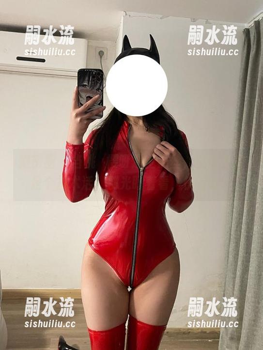 微密圈 - 当桃沢樱呀遇上黑丝，图包下载是个技术活，别光盯着看，快行动！