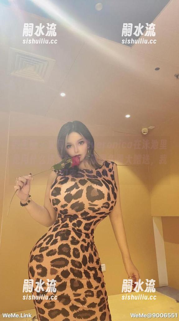 微密圈 - 求问，梦露veronica在泳池里是用什么法宝？这组原图免费大赠送，我们来细细品味！