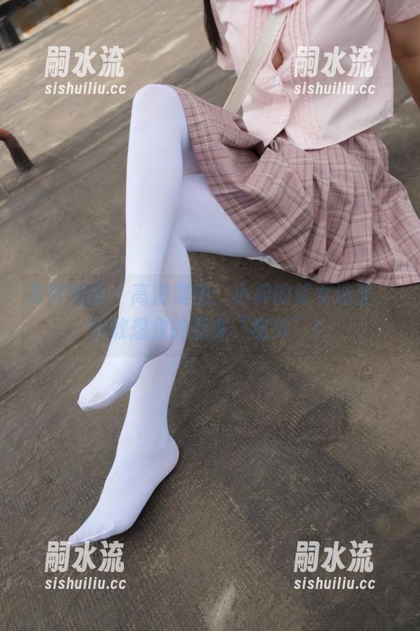森萝财团 - 高清美图：小梓的修女造型，你敢想象的有多“意外”！