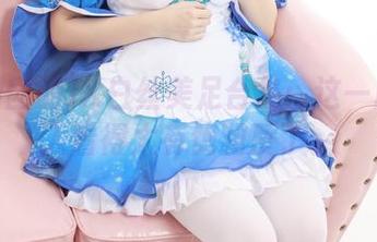 森萝财团的JK白丝美足合集：这一脚真让人看得太有饱和度了。