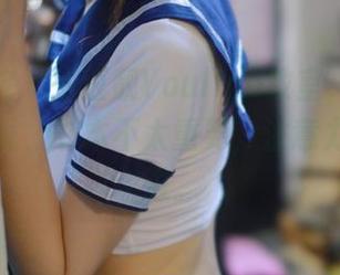 模范学院 – 兜豆靓Youlina教室，这套图仿佛是说，书本不太重要，注意力在这一边。