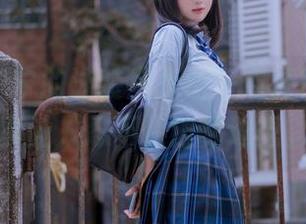 从樱井宁宁的泳装里捞出一点夏日，图包真让人忍不住边翻边想。