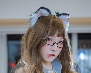 看次屁啦的女王私房图集，一边欣赏一边默默感叹，她真会玩。