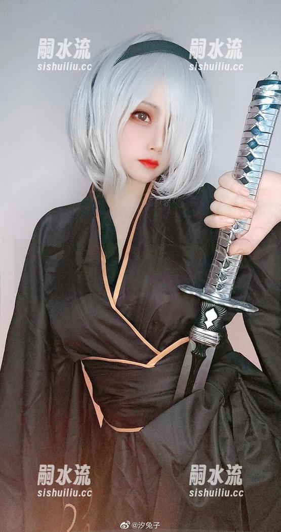 一套写真，见证汐兔子的毕业祭，你会突然怀念那些校园日子吗？