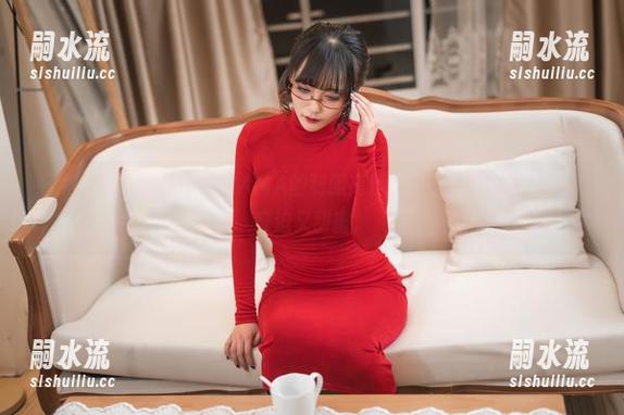 不得不说，洛璃LoLiSAMA的制服高清原图像初恋的回忆，既窘迫又甜蜜。