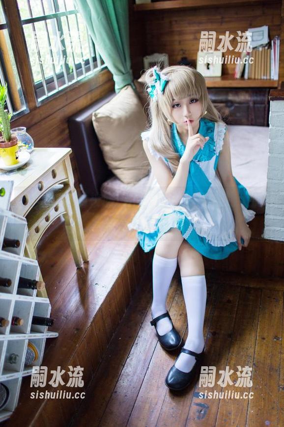 浅野菌子的校服cos，应该更新我的大胆想象力了吧？