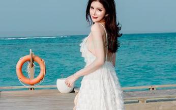 爱蜜社 – 夏笑笑Summer的私拍，制服也太会撩了吧！
