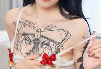 秀人网 – 千夜未来黑色写真原图——不穿衣服的想法被遮盖在一片优雅的阴影里。