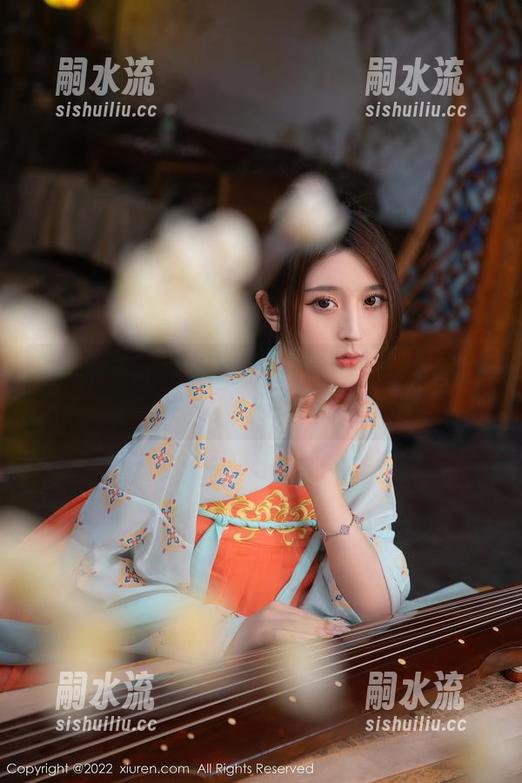秀人网 - 奈奈Fox的妹妹私拍：不只是我的偷心草！