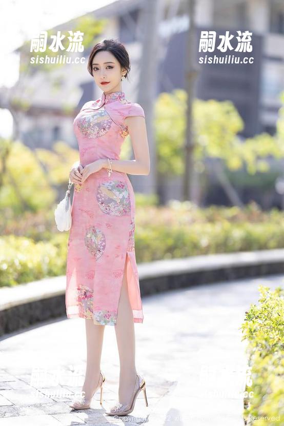 秀人网 - 安琪，用她的花嫁在美图和壁纸中演绎了一场我想象不到的婚礼叙事。