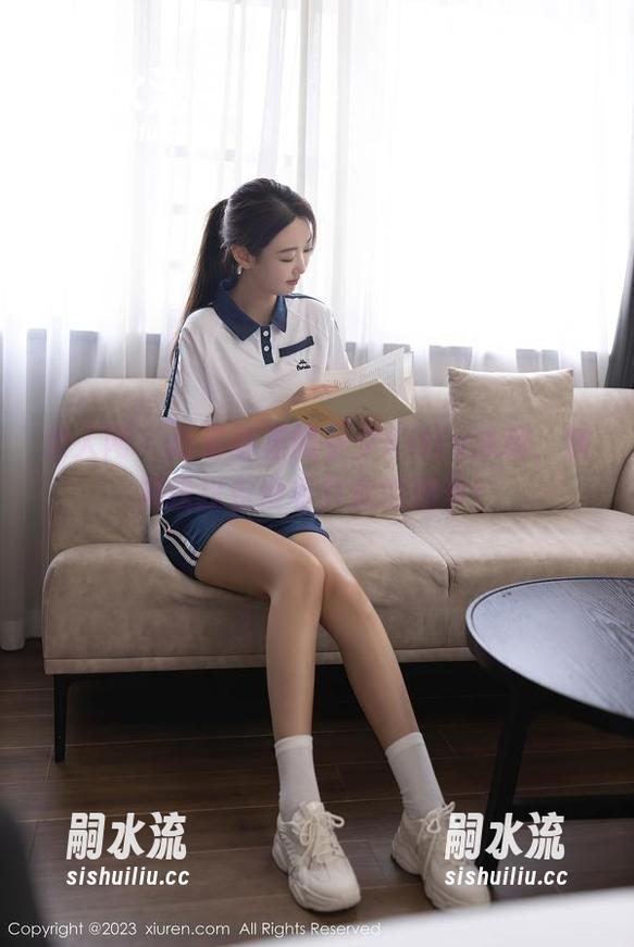秀人网 - 高清图里的小夕Kitty泳装，快来找找有没有炸裂的细节！