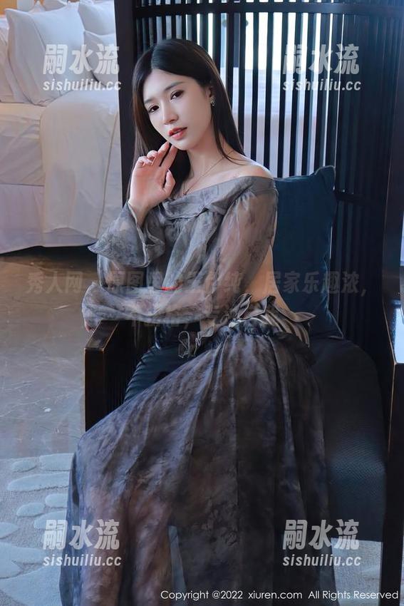 秀人网-王伊纯 秀人网 - 原图里的王伊纯,居家乐趣浓,不拼格,专注自我