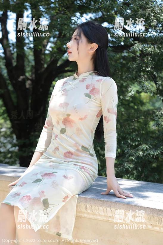 秀人网 - 一份来自糯美子的校园复古气息：学生装原图，下载来试试吧！