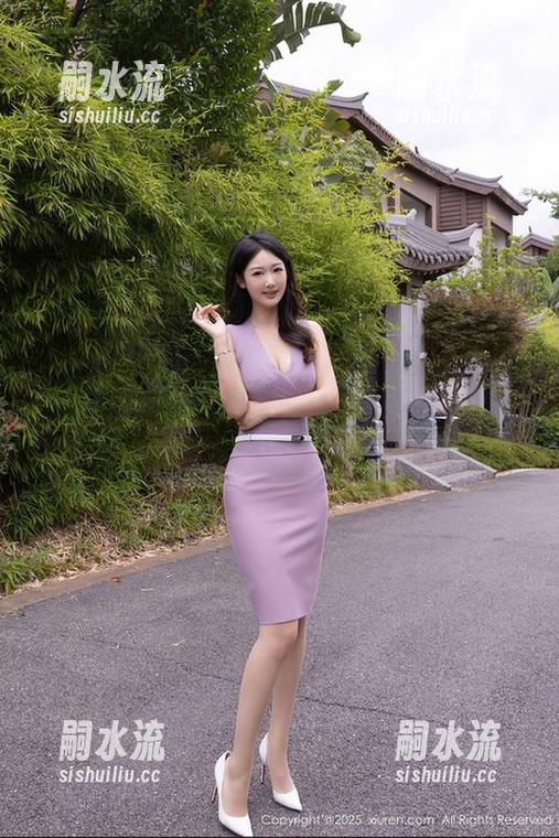 秀人网 - 果然是云端中的棉袜，葛征净高184cm，这组写真让我想为墙壁换新颜。