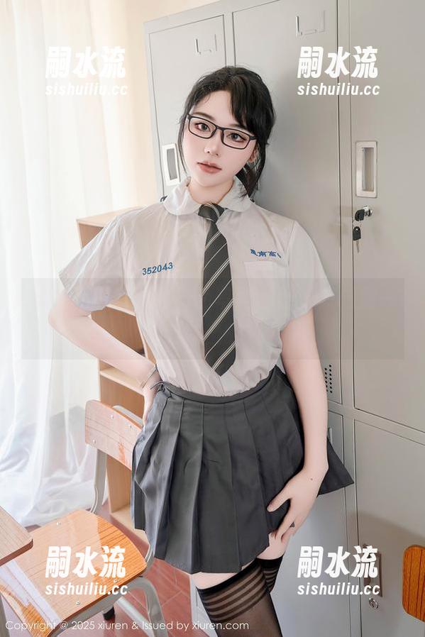 秀人网 - 软情的粉色写真，让人联想到一片废墟上的玫瑰