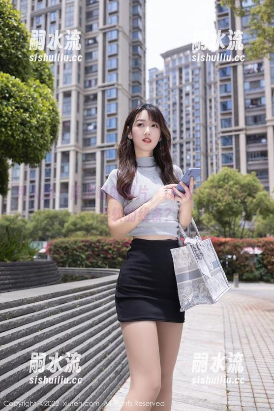 秀人网 - 陈小喵的照片，JK风中藏着多少柔软的线条？