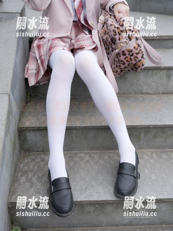 紧急企划 - 奶糖又来了，这回带来福利图集，话说美脚可是她的拿手好戏。