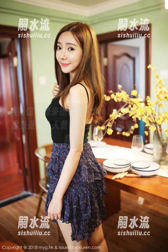 美媛馆 - 原来田芯娜Angel的空姐写真看起来是要让人假装在空中飞的感觉，图册真有意思！
