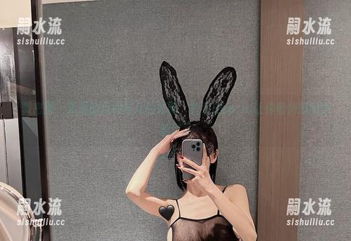 脸红Dearie 微密圈 - 草原的风和马儿的背影,脸红Dearie让你悄悄揣测她的作品