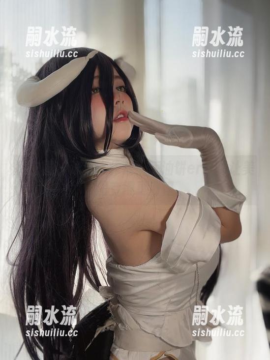 葱油饼er 微密圈 - 泳池大作战:葱油饼er如何让美图变得更滑稽