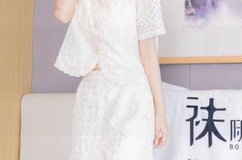 袜啵啵 – 甜甜圈今天的写真，裤里丝花絮，我差点以为是时装秀，结果只是加了一点调皮。