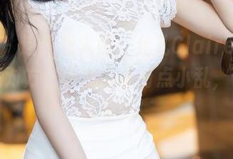 语画界 – 这张双人照，允儿Claire根本没有在意对方，图库好像有点小乱，下载前请看好！