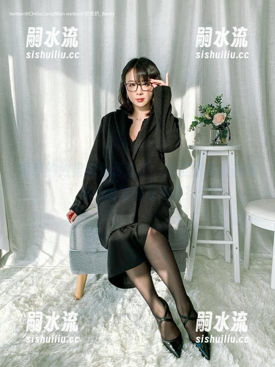 婚纱的效果意外传递了，超皮皮皮奶在媳妇cos里跑来跑去？