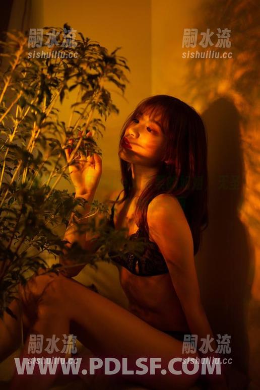 轰趴猫 - 想见Ellie艾栗栗的姐姐，无圣光中美图的低调华丽