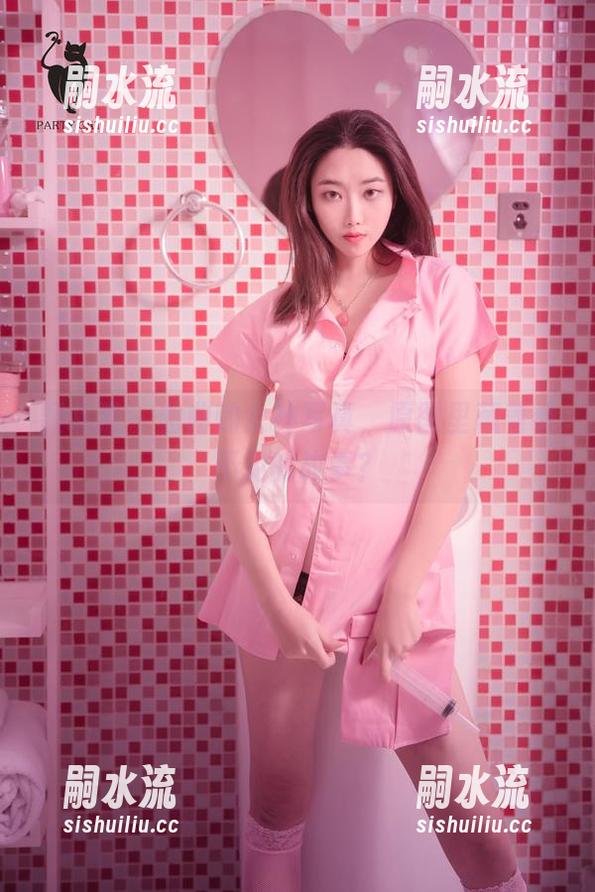 轰趴猫 - 曲曲的女神写真，原图里藏着看不见的故事？