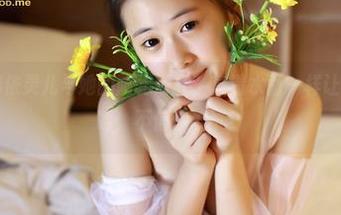 青豆客 – 娜依灵儿与她的隐秘浴缸，高清水面一样让人好奇，哈哈，不信你试试！