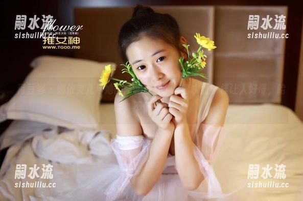青豆客 - 娜依灵儿与她的隐秘浴缸，高清水面一样让人好奇，哈哈，不信你试试！