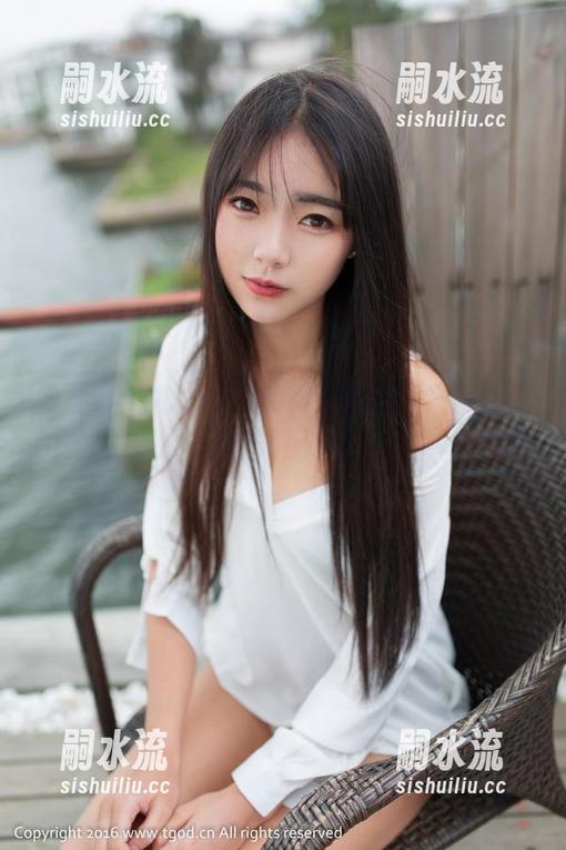 青豆客 - 尤Una娜的裸足壁纸，突发奇想的搭配！