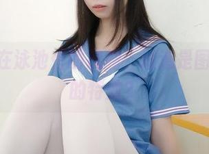 香川澪在泳池旁的涟漪，难道是图库自带的特效？