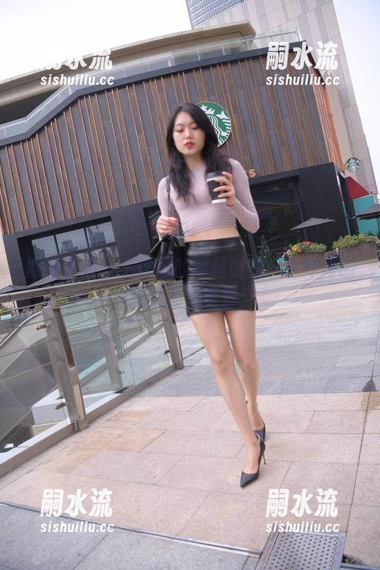 魔镜街拍 - 工作日的黑丝时刻——婷婷的OL极品分享会！